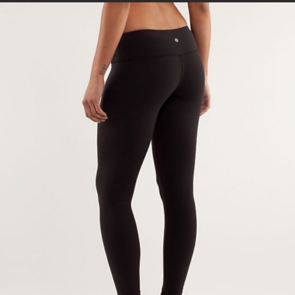 Black lulu lemon leggings